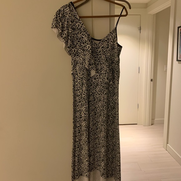 Club Monaco Dresses & Skirts - NWT Club Monaco 1 shoulder midi/maxi dress. (Size 12)